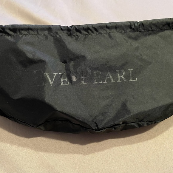 Set of 4 Eve Pearl Brushes with Black Holder Bag - Picture 4 of 7